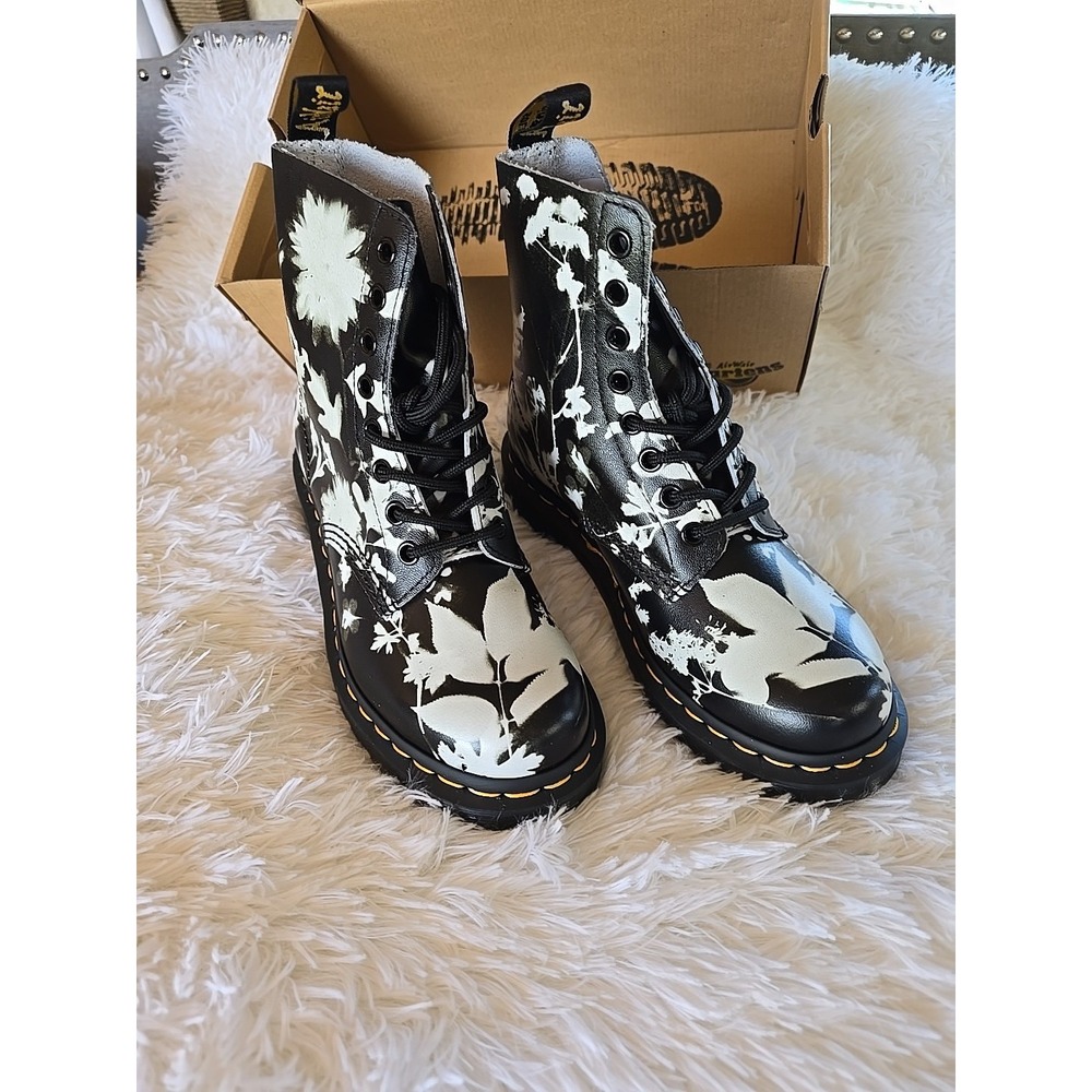 Dr Martens 1460 Pascal Boots Womens Size 6 Black White Floral Print Lace Up Punk